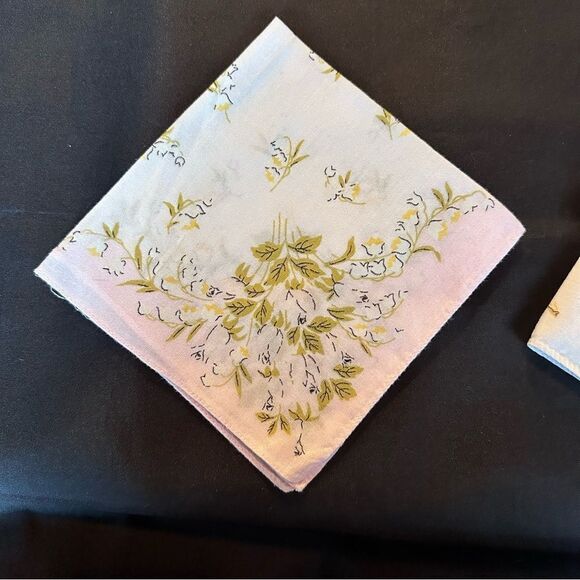 Vintage Floral White and Tan Printed Ladies Handkerchiefs set of 5. - Picture 3 of 11
